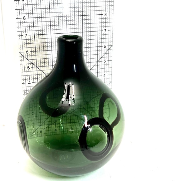 VINTAGE HAND BLOWN GLASS VASE - Picture 3 of 3
